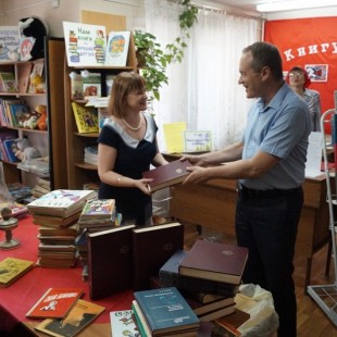 Книги библиотеке в дар от депутата А.Д.Башкина