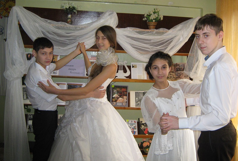 «Меня пленяет вихрь бальный…»