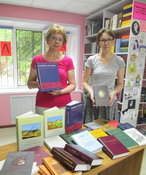 Книжный дар Центральной городской библиотеке от Шрейдера В.В.