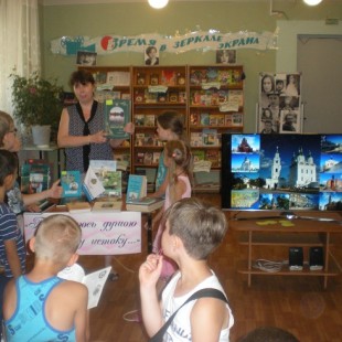 В библиотеке летним днём: виртуальное путешествие по Астрахани