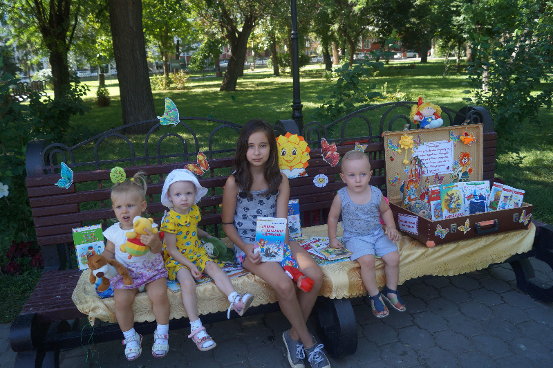 «Книжная полянка» завершила свою работу в Братском саду!