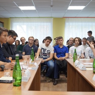 В МКУК «ЦГБС» прошел круглый стол «От эпохи Комсомола к молодежному объединению XXI века»