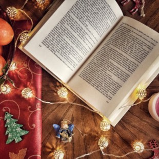 Лайфхак по продлению новогоднего настроения: просто загляните в книгу