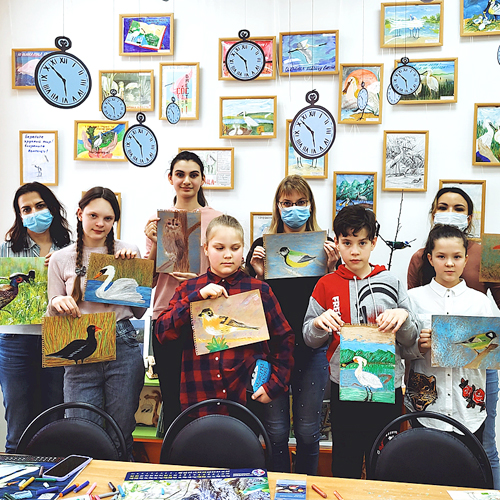 Художественно-литературная выставка «Встречайте, пернатые!»