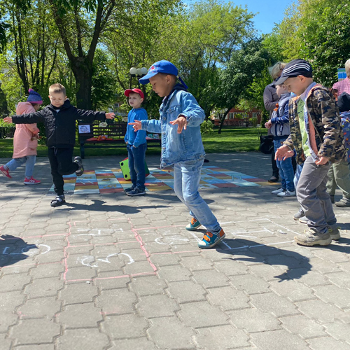 В Братском саду стартовал проект «Лето с книгой»