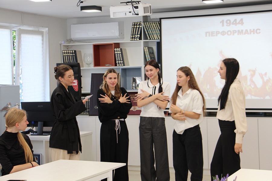 Вооруженные пером: читатели узнали о деятельности астраханских литераторов в военные годы