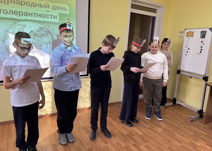 Читателей вовлекли в театральный спор