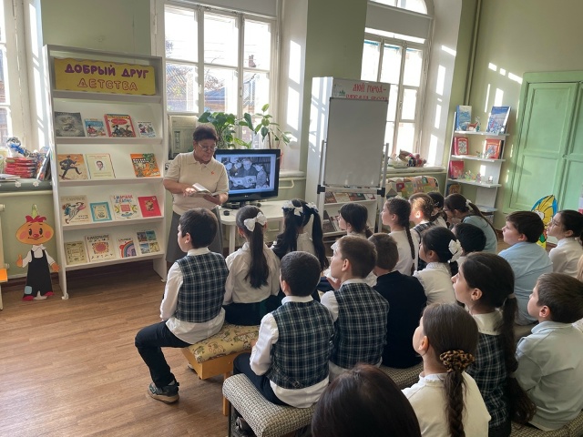 Библиотекари познакомили юных астраханцев с создателем Робина Бобина
