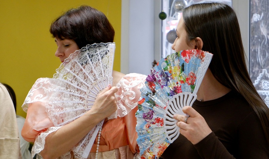 В библиотеке прошел новогодний бал