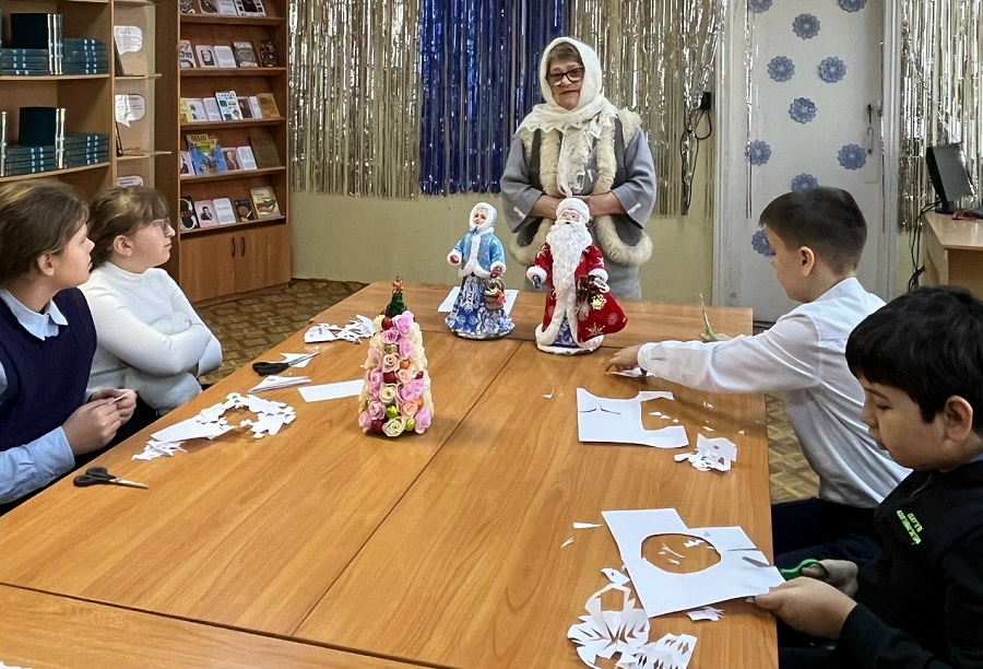 Маленькие читатели создали снежинки