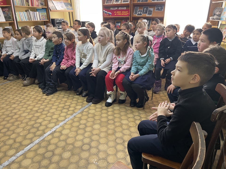 Книжный тур: школьникам раскрыли секреты работы библиотеки